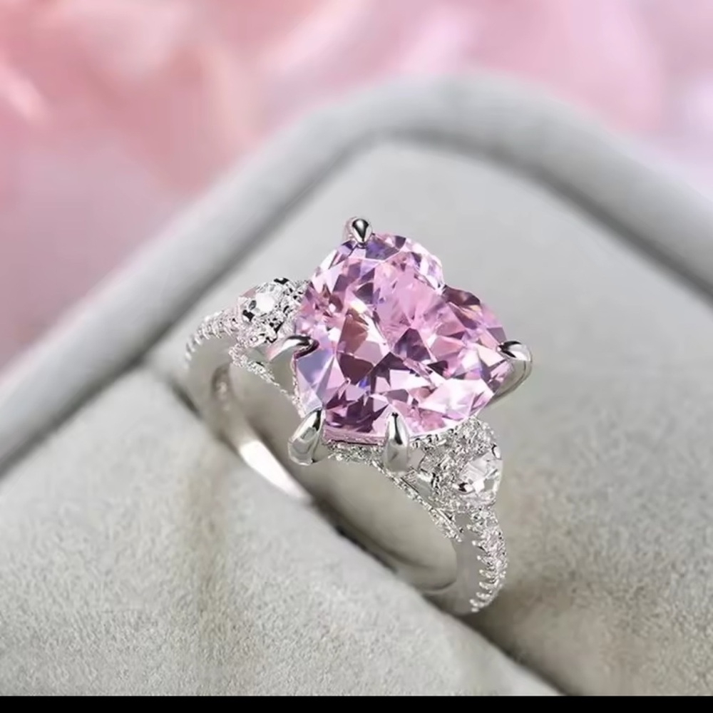18k 5ct Pink Sapphire Heart Ring - Picture 4 of 8